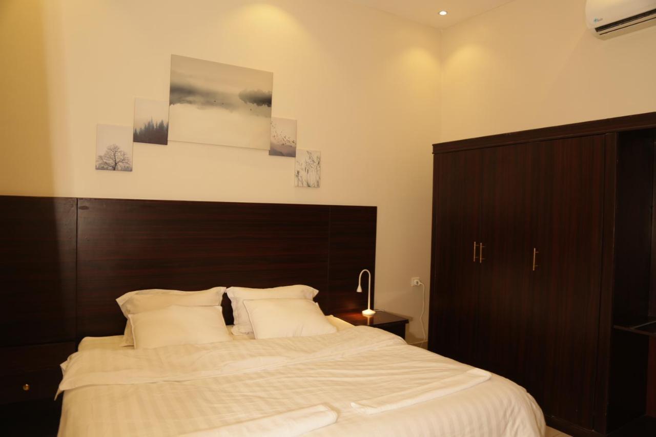 Apartment Spacious At Basla St 3 Mins From King Fahd Stadium *